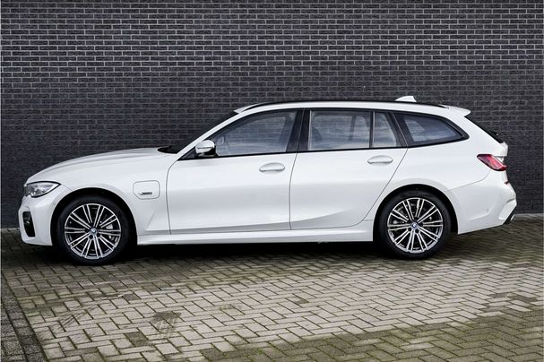 BMW 330 e Touring M Sport 218 kW image number 9