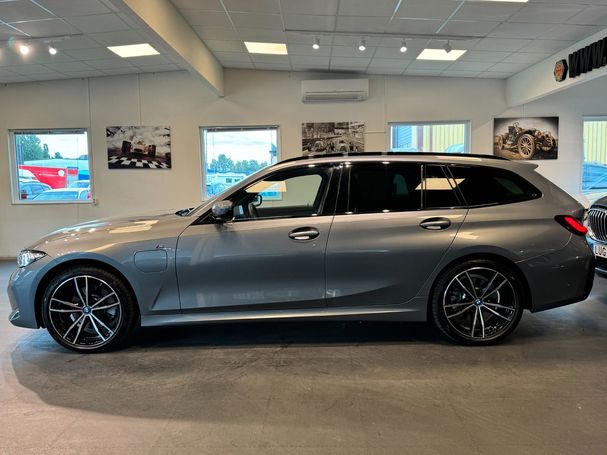 BMW 330 e Touring xDrive 216 kW image number 23