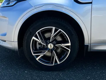Car image 30