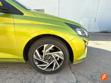 Car image 24