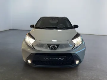 Car image 3