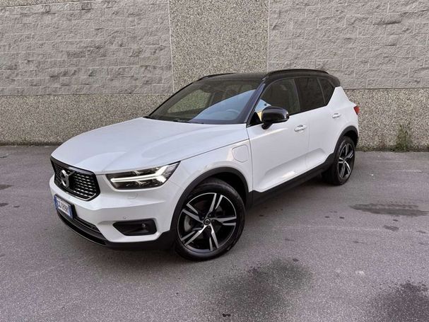 Volvo XC40 R Recharge Plug-in Hybrid T4 Design 155 kW image number 1