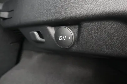 Car image 28