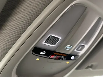 Car image 32