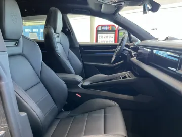Car image 33