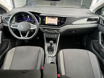 Car image 10