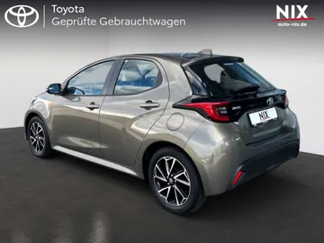 Car image 3