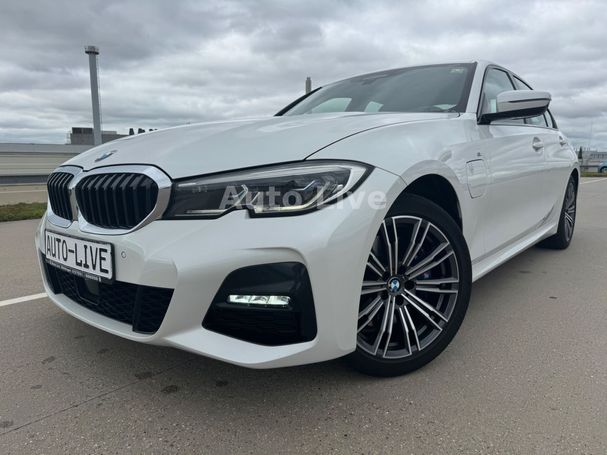 BMW 330 e M 215 kW image number 1