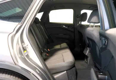 Car image 30