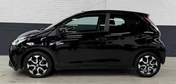 Car image 4