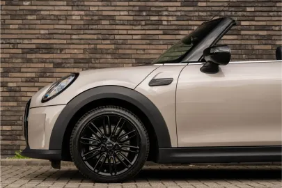 Car image 28