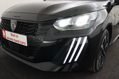 Car image 26
