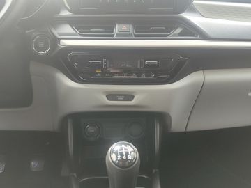 Car image 16