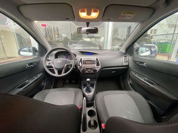 Car image 12