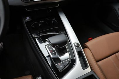 Car image 30