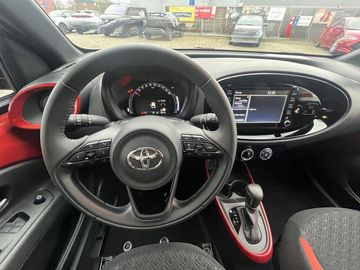 Car image 16