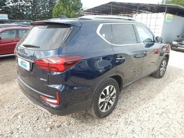 Car image 4