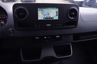 Car image 35