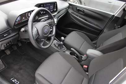 Car image 9