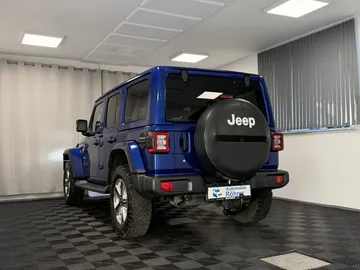 Car image 30