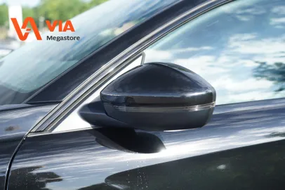 Car image 30
