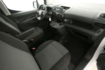 Car image 24