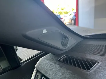 Car image 27