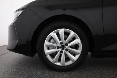 Car image 30