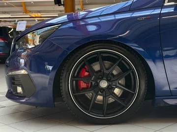 Car image 26
