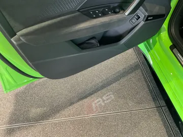 Car image 34
