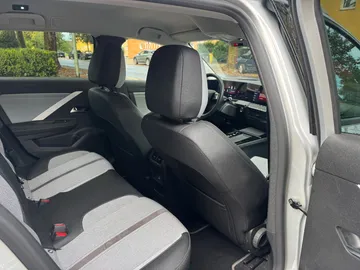 Car image 36