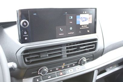 Car image 26