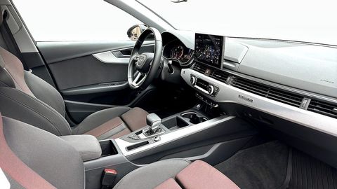 Car image 14