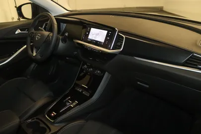 Car image 21