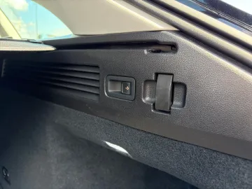 Car image 40