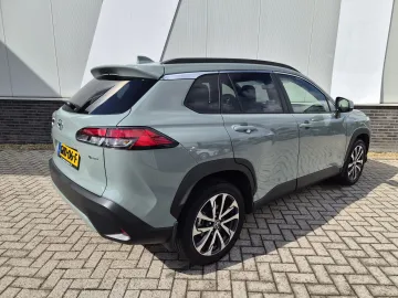 Car image 4