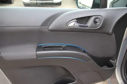 Car image 27