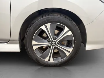 Car image 32