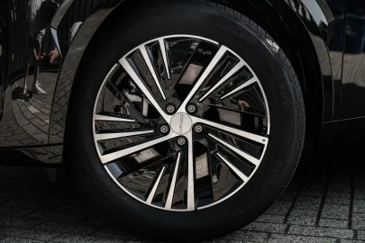 Car image 36