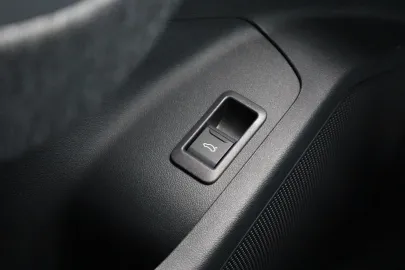 Car image 44