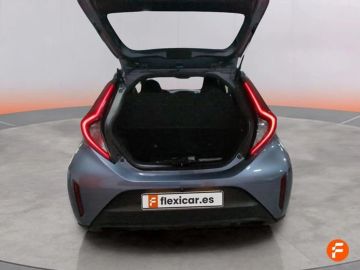 Car image 17