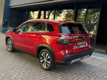 Car image 4
