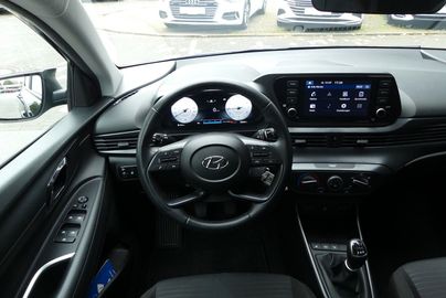 Car image 16