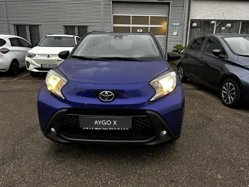 Car image 3