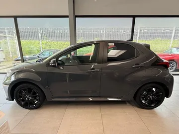 Car image 5