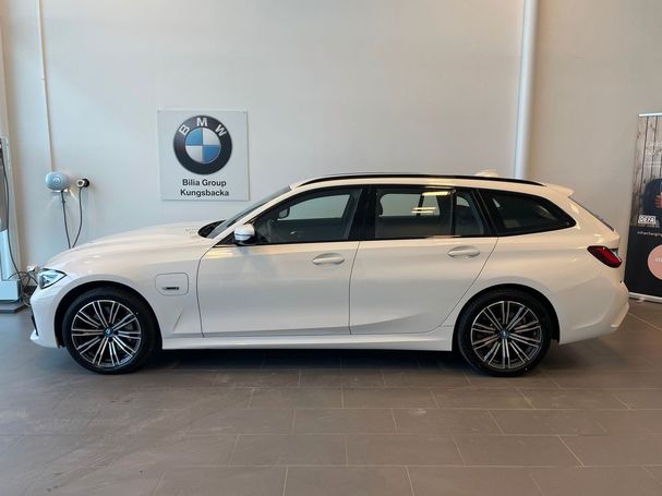 BMW 330e Touring M Sport xDrive 216 kW image number 4