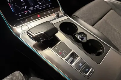 Car image 25