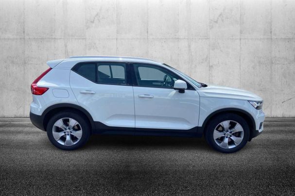 Volvo XC40 D3 AWD Geartronic Momentum 110 kW image number 3