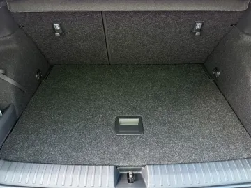 Car image 33