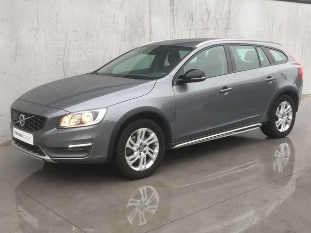 Volvo V60 Cross Country D4 Momentum AWD 140 kW image number 1